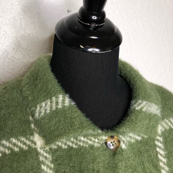Torrid green white plaid fuzzy knit button front shacket jacket size 2 or 2X - Picture 7 of 14